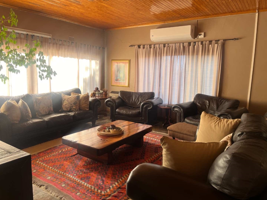 4 Bedroom Property for Sale in Kanoneiland Northern Cape